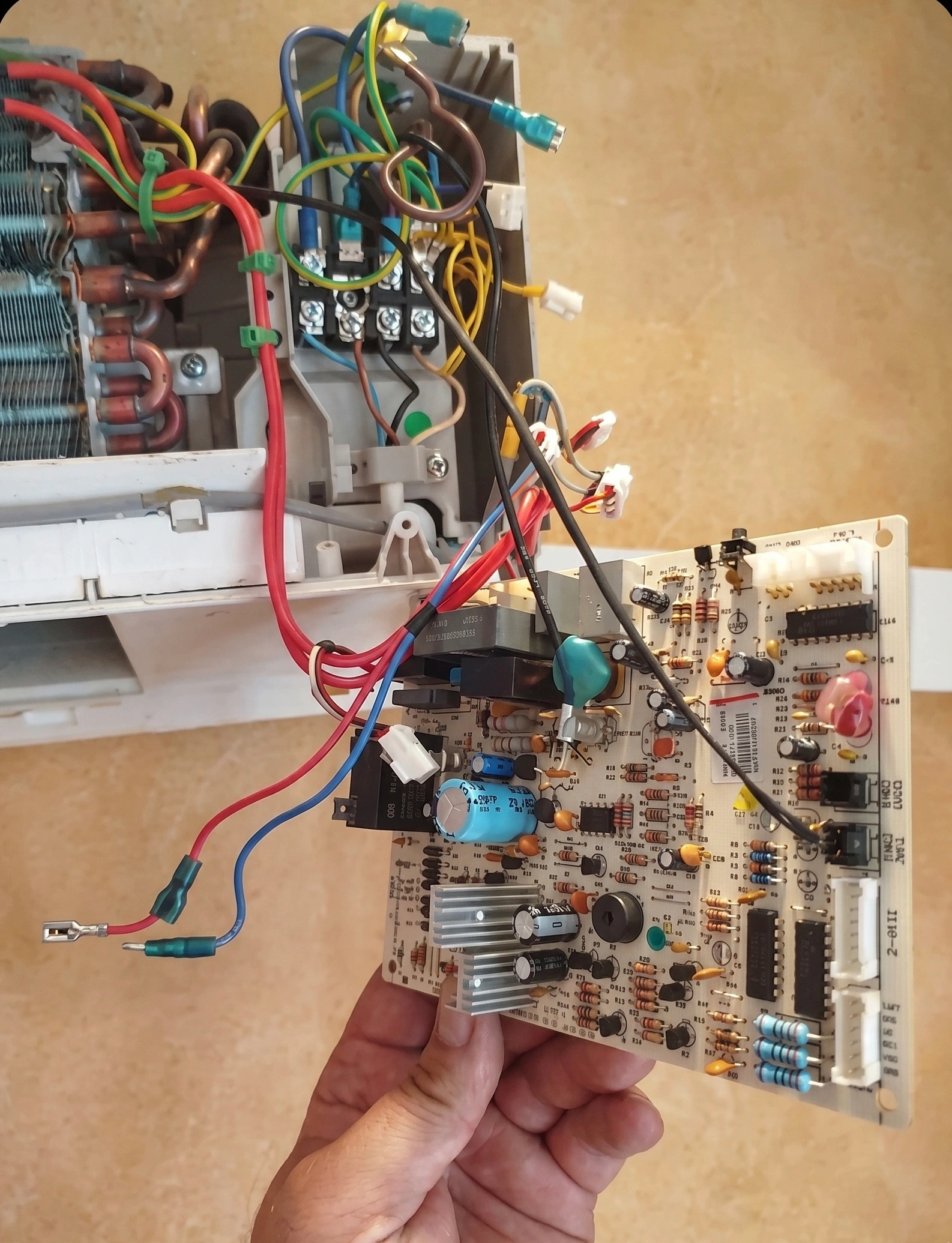 Ремонт платы управления инверторного кондиционера Брест Восток